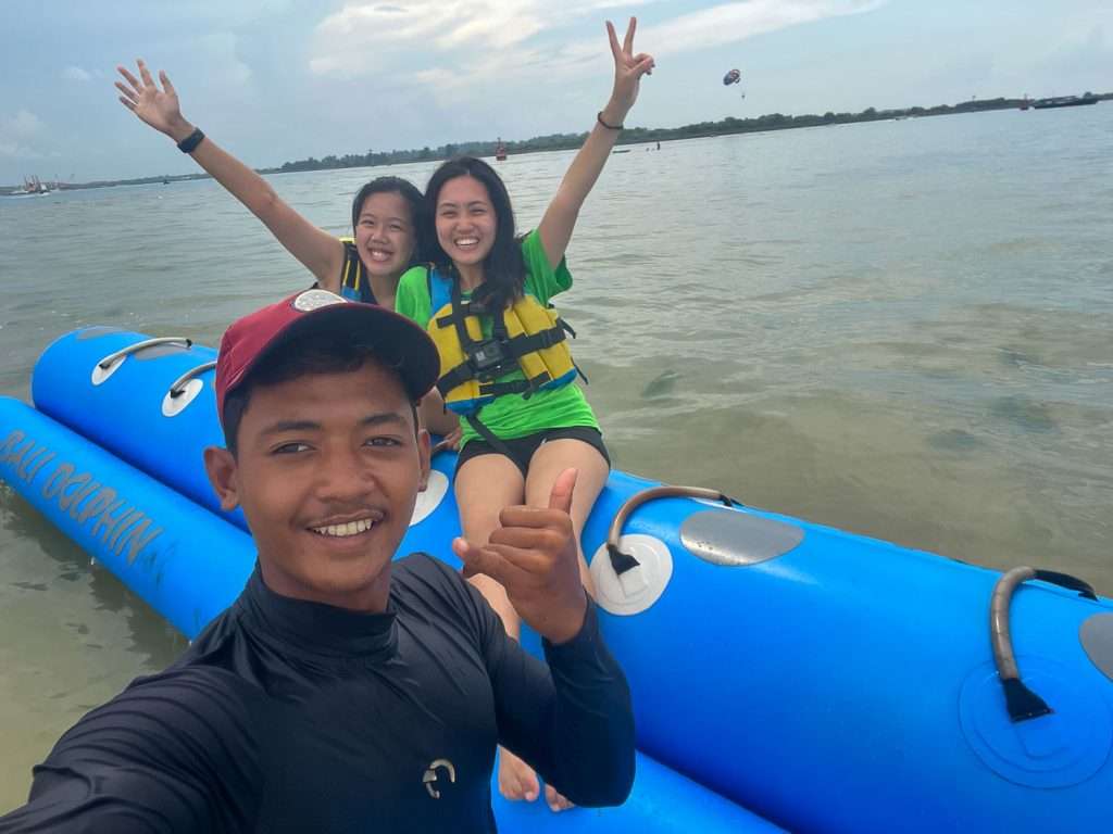 Selfie with Bali Dolphin Instructor – Bali Itinerary