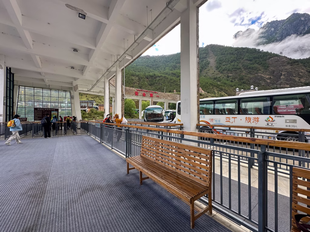sightseeing bus for daocheng yading
