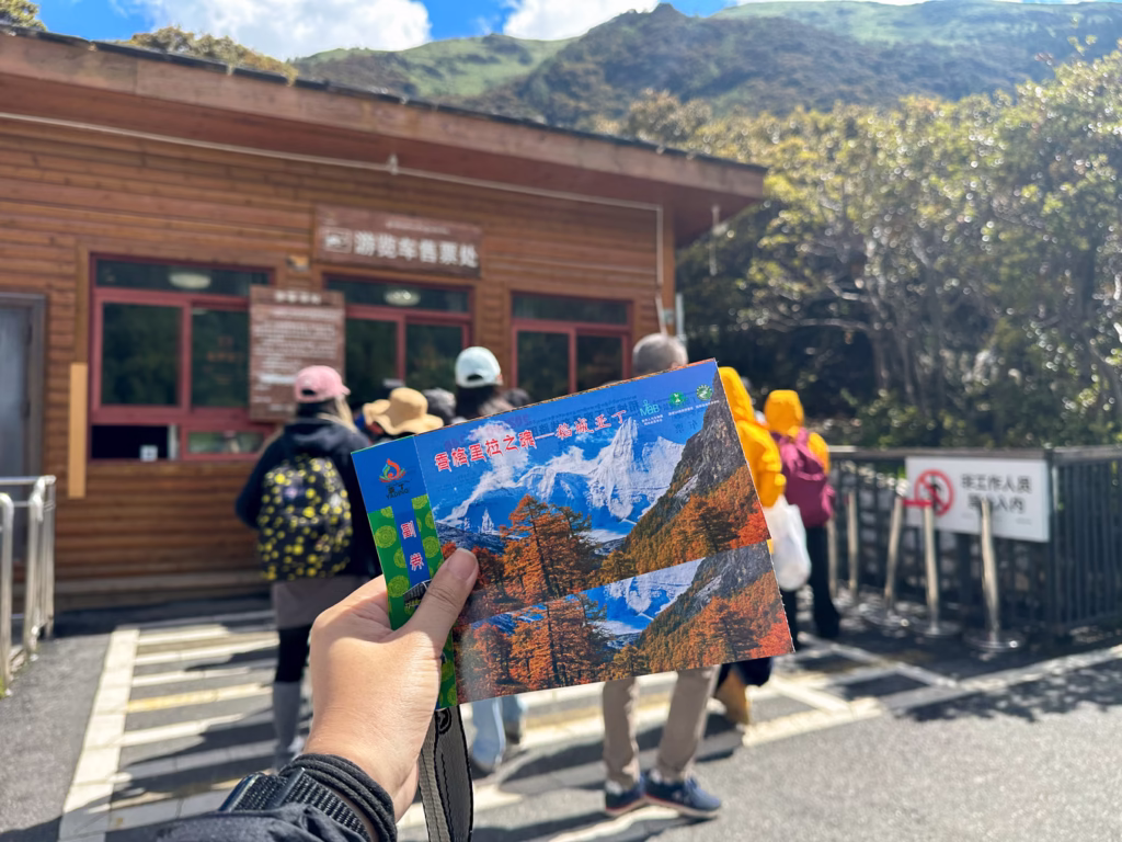 Counter to buy tickets for tram in Daocheng Yading