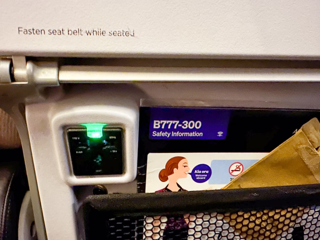 Socket, Air New Zealand NZ283
